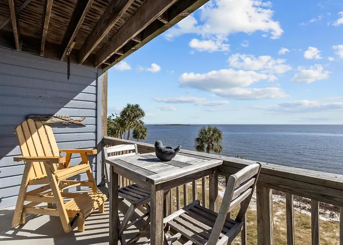 Charming Cedar Key Condo Direct Beach Access