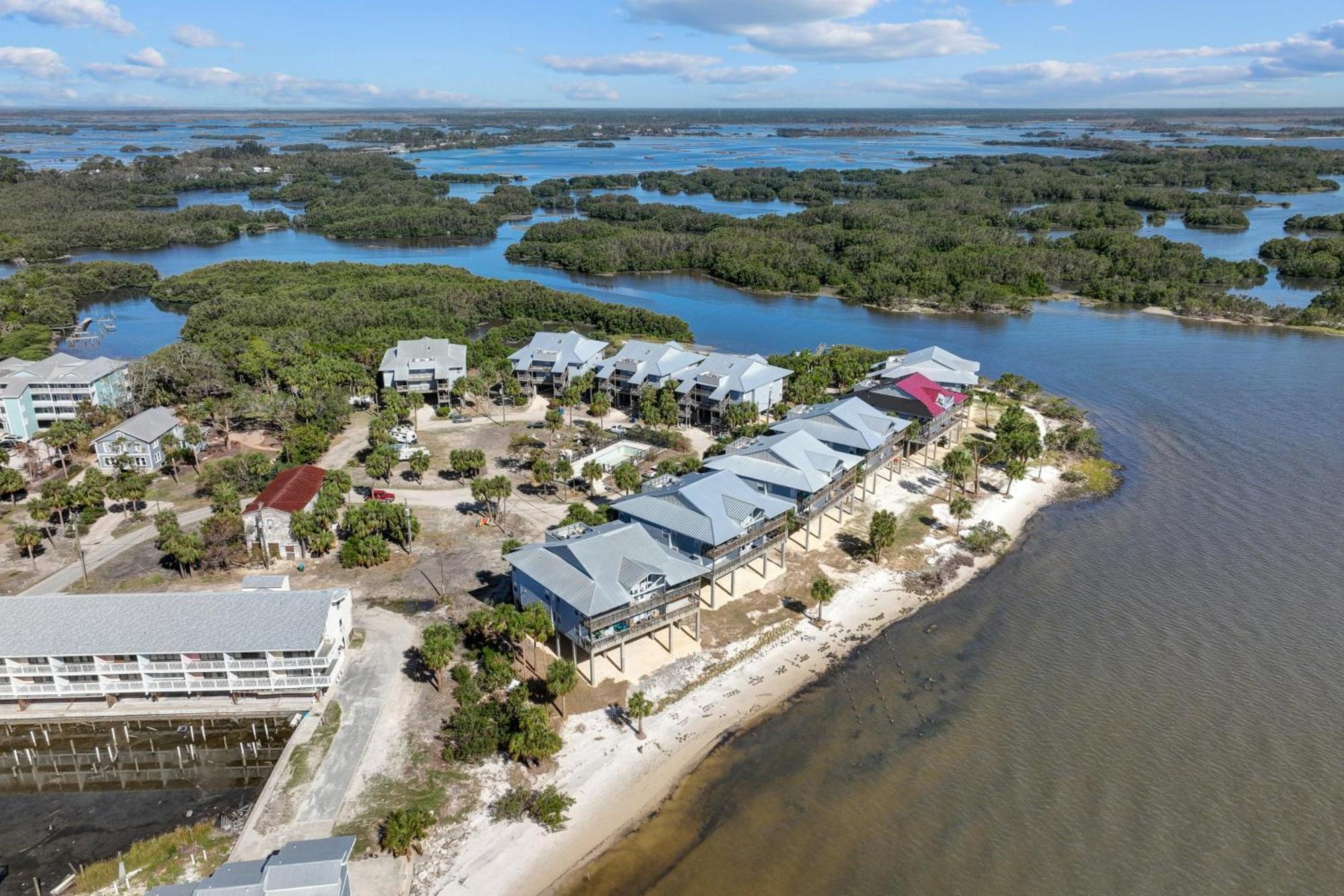 Charming Direct Beach Access Apartment Cedar Key