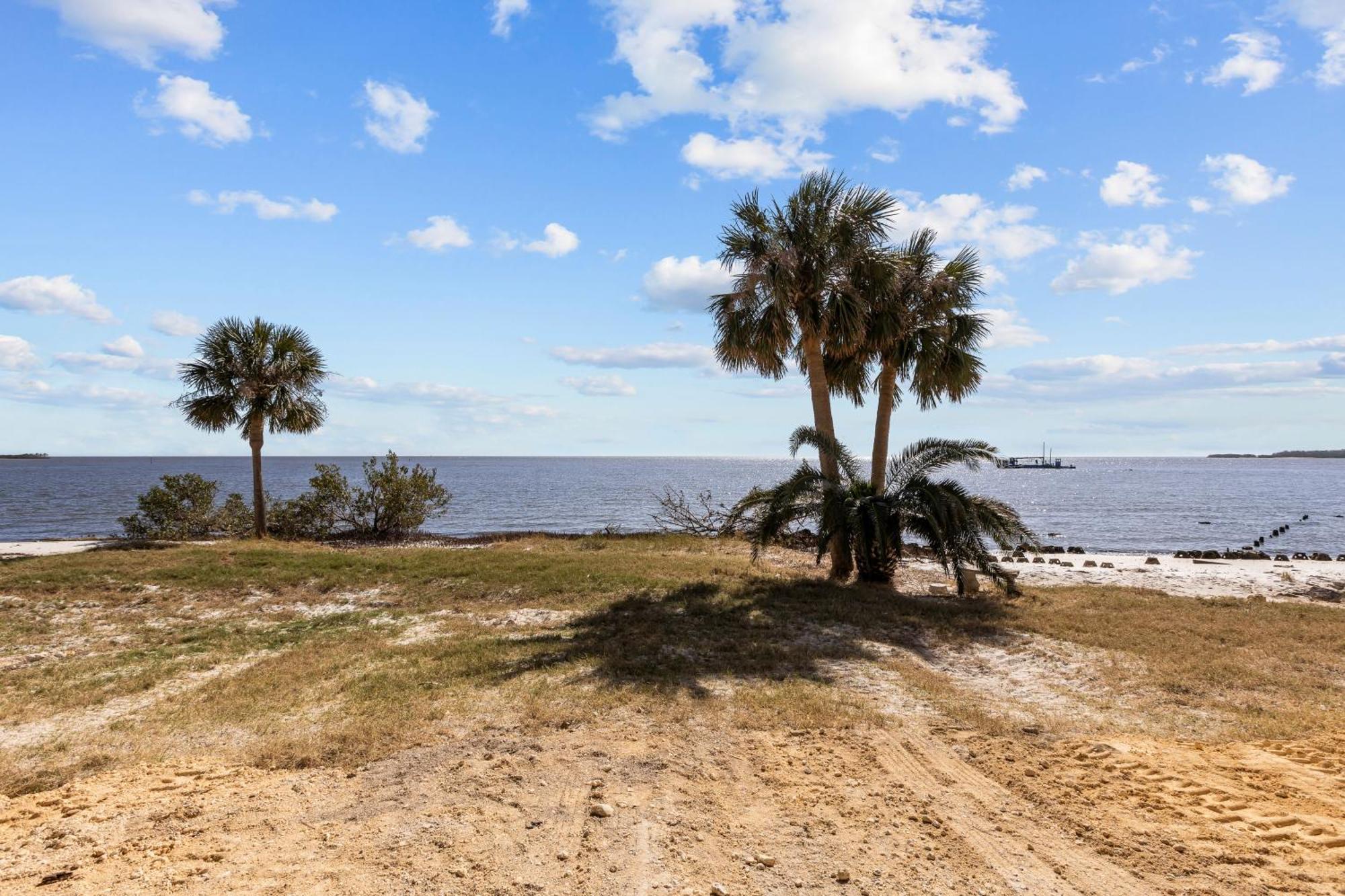 Charming Direct Beach Access *