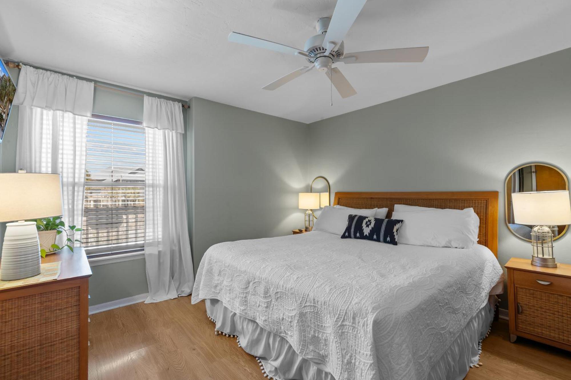 Charming Direct Beach Access Apartment Cedar Key