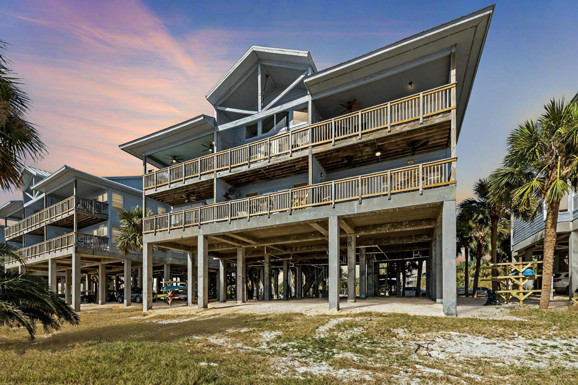 Apartment Charming Direct Beach Access