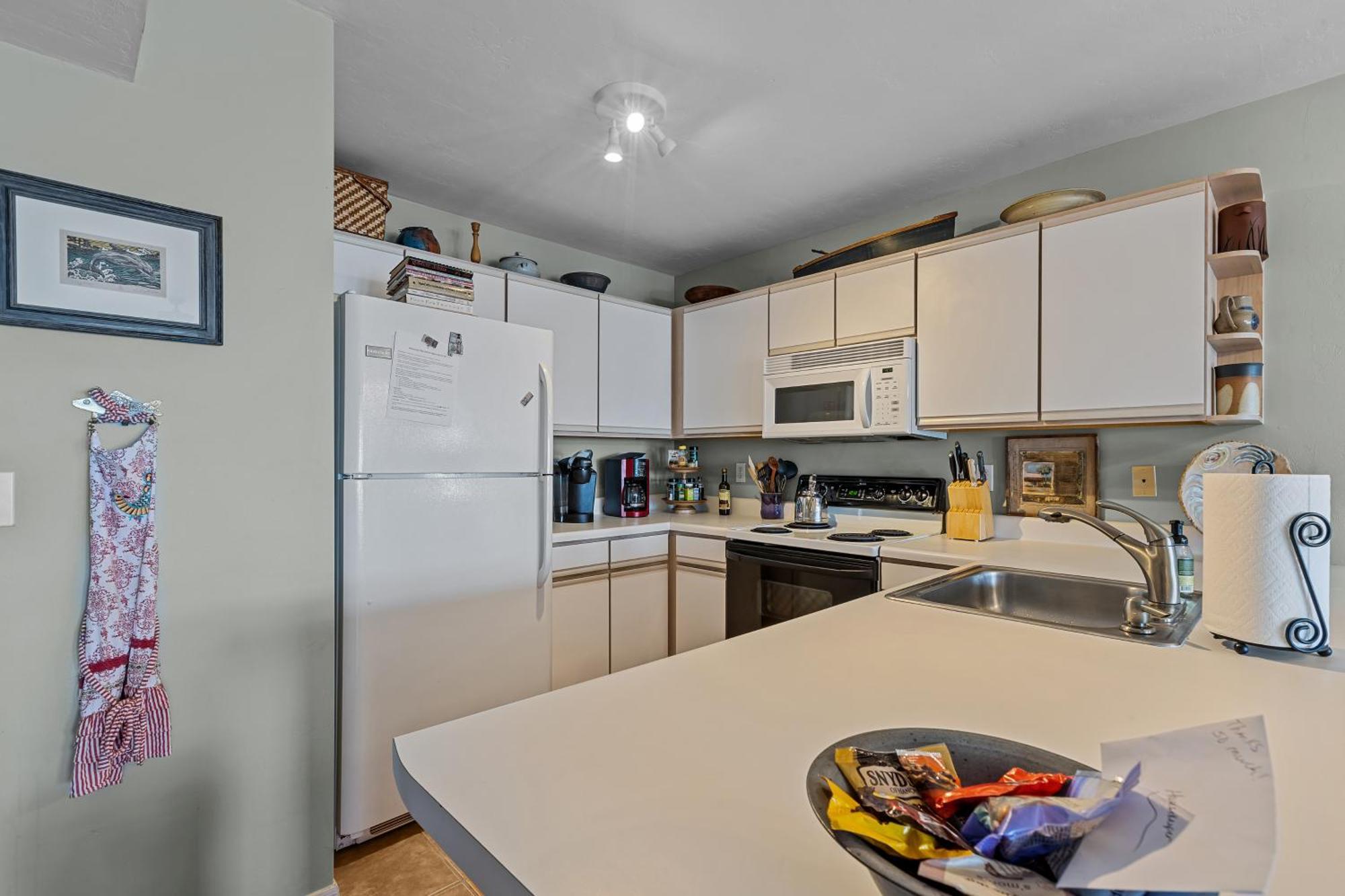 Charming Direct Beach Access Apartment *