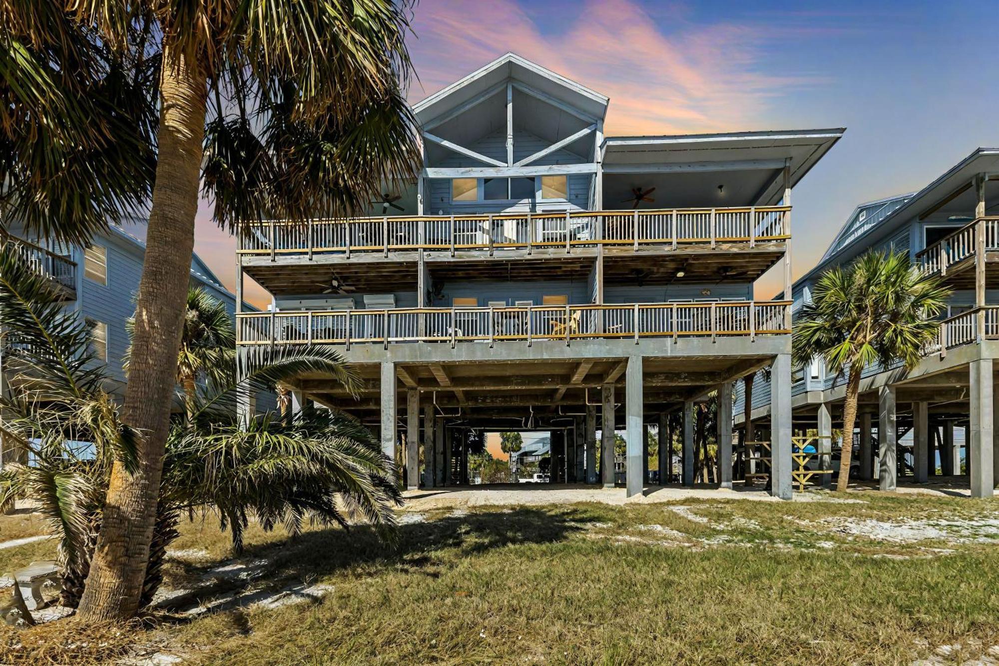 Charming Direct Beach Access *