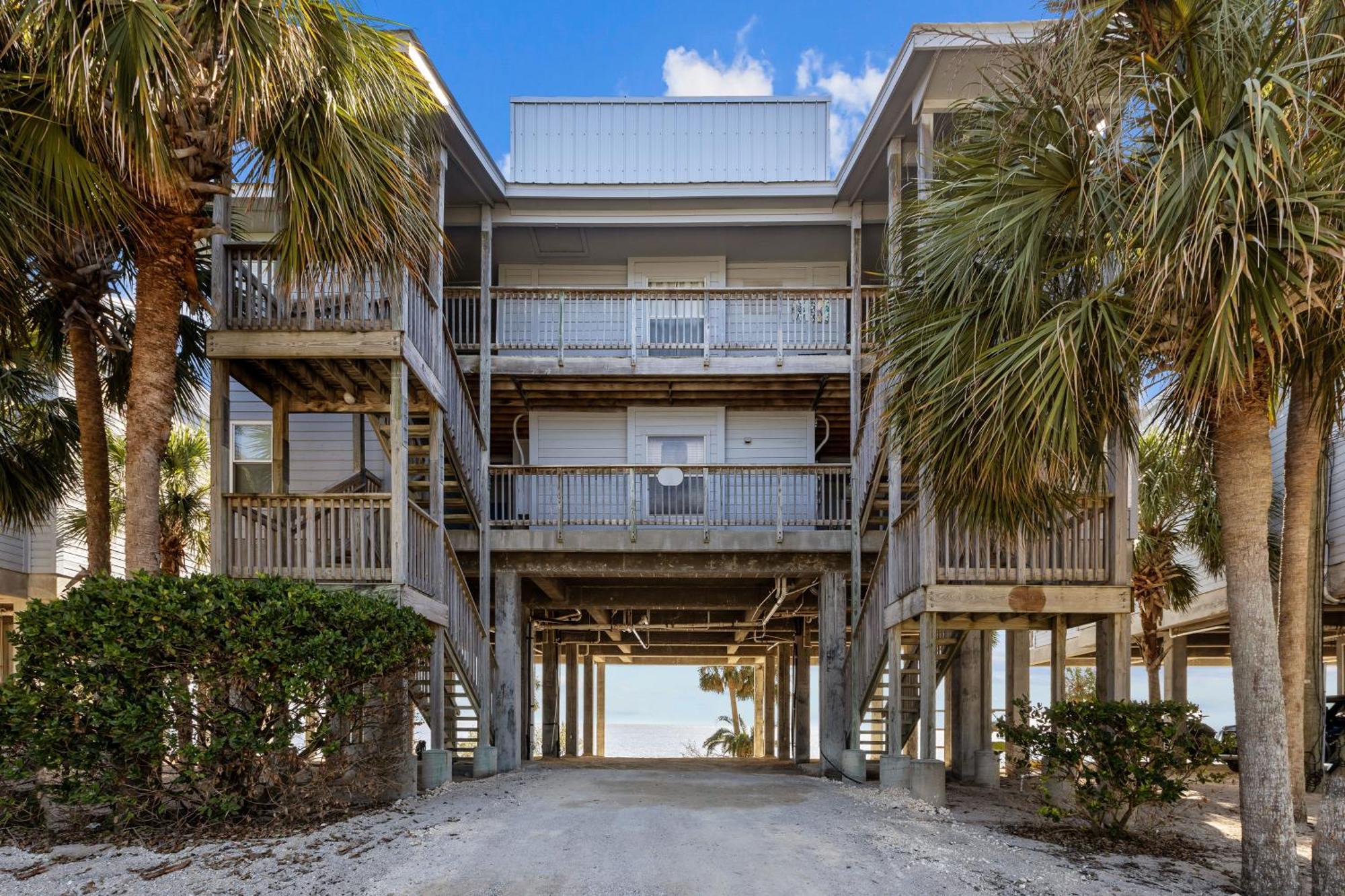 Charming Direct Beach Access * Cedar Key